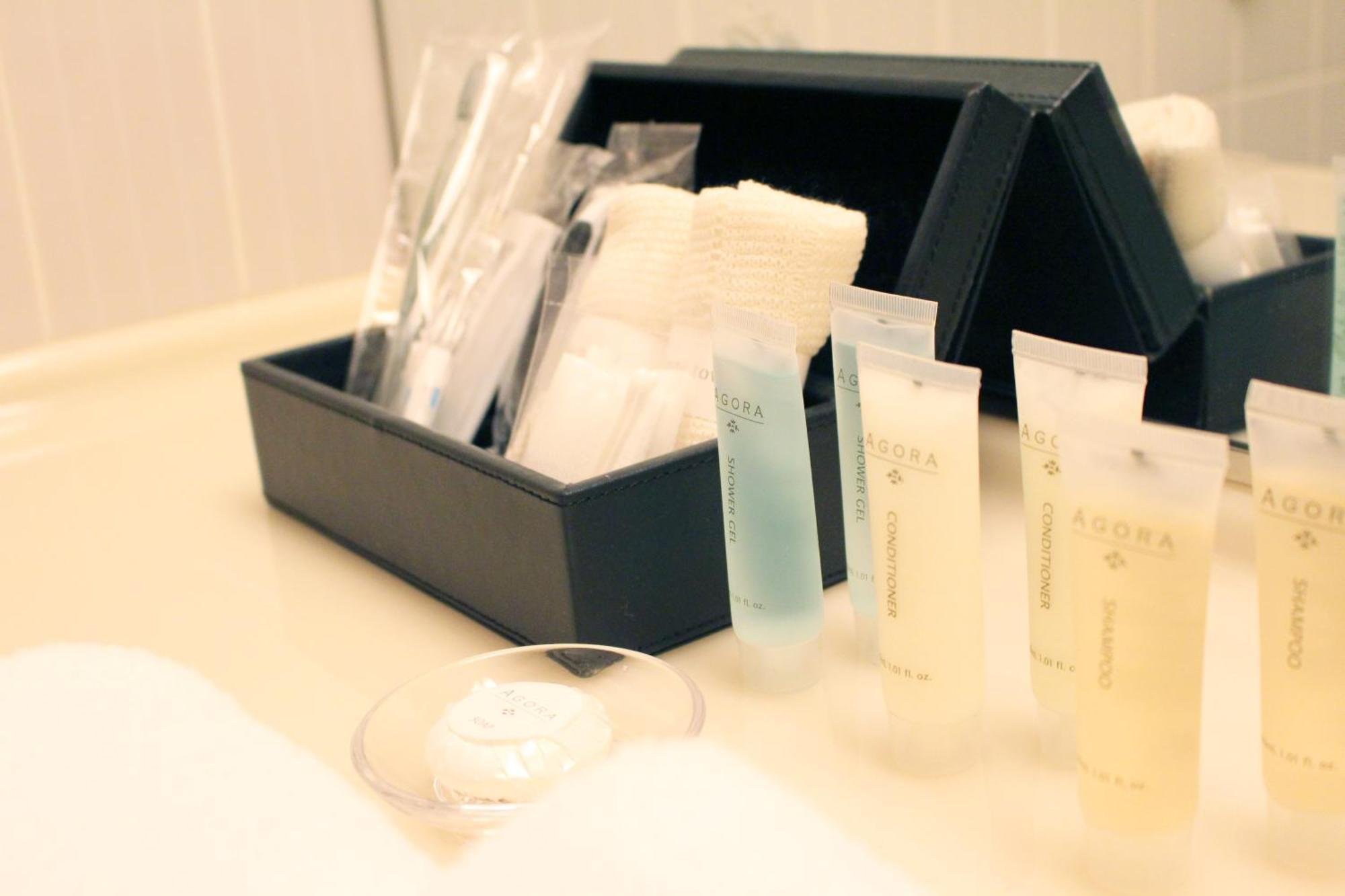 Hotel Agora Regency Osaka Sakai Sakai  Exterior foto A selection of toiletries