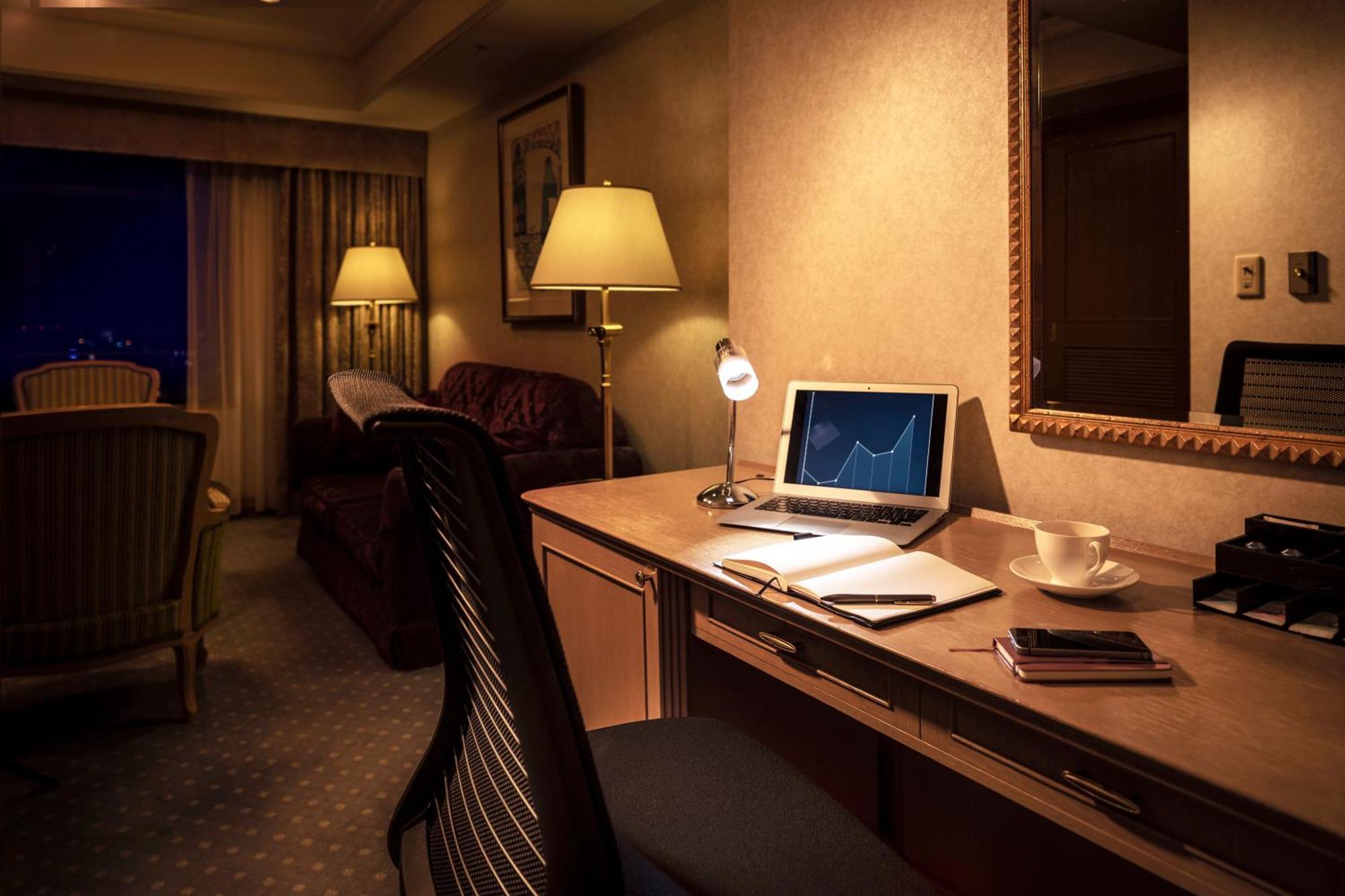 Hotel Agora Regency Osaka Sakai Sakai  Exterior foto A hotel room with a work desk